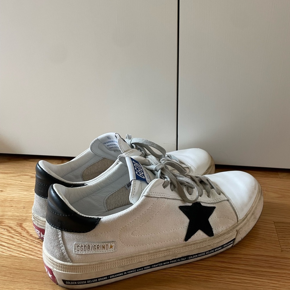 Special Edition- Golden Goose Grindstar White Sneakers with Black Star - Picture 3 of 6